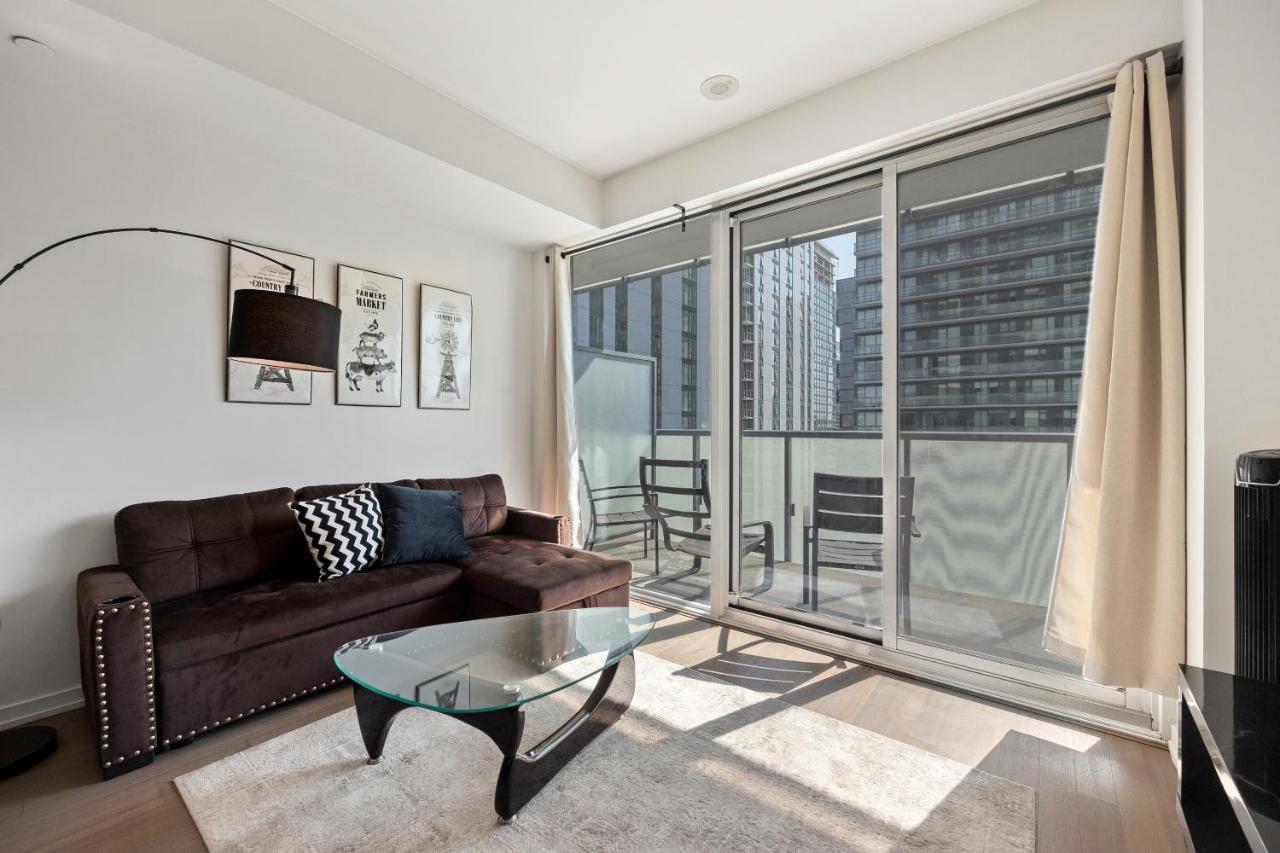 Modern Condo In The Heart Of Downtown Toronto Exterior photo